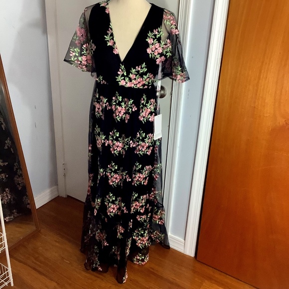 JJs House Dresses & Skirts - NWT EVENING GOWN  JJ’S HOUSE BLACK DRESS SZ SMALL 8 FLORAL EMBROIDERY